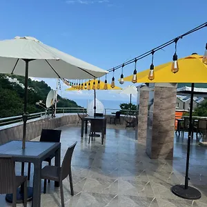Royal House كفارياتي